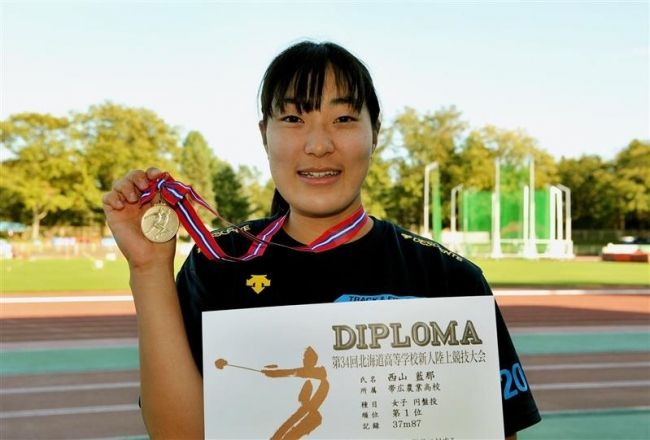 【写真】西山女子円盤投げ連覇、帯農リレー準V道高校新人陸上