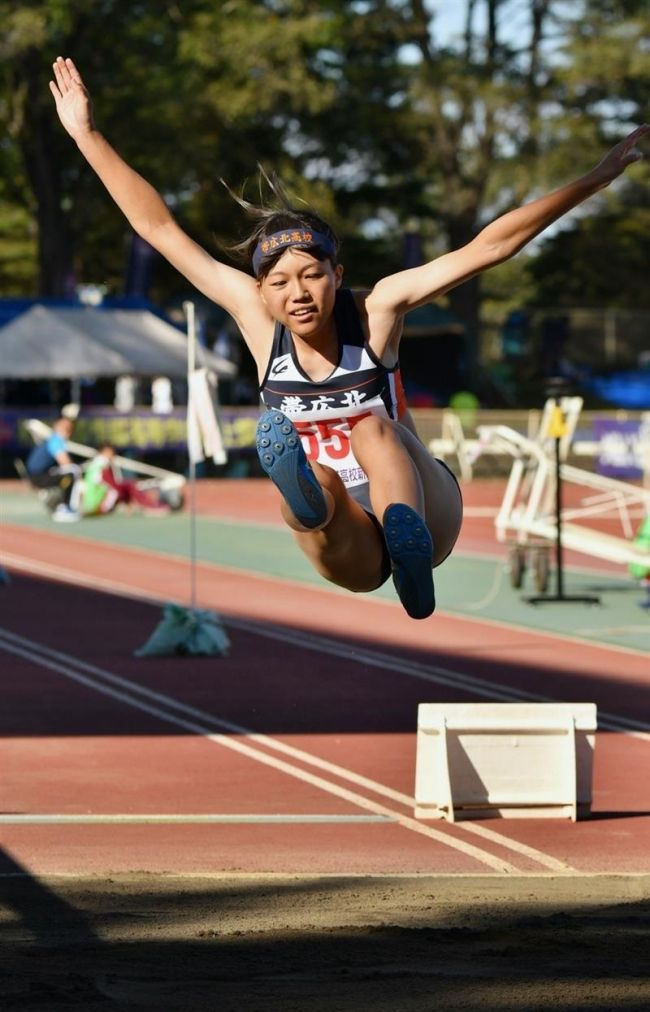 【写真】西山女子円盤投げ連覇、帯農リレー準V道高校新人陸上