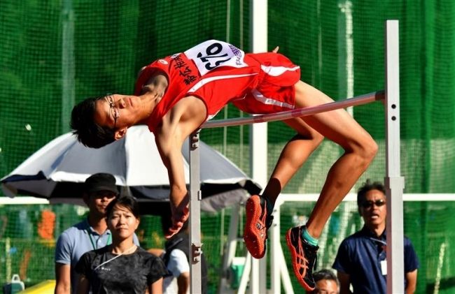 【写真】西山女子円盤投げ連覇、帯農リレー準V道高校新人陸上