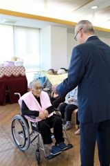 強口かねよさんの１００歳を祝う　大樹 2