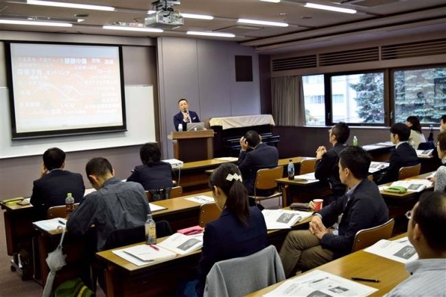 【写真】ネットの危険や戦略を指南　ＳＮＳセミナー