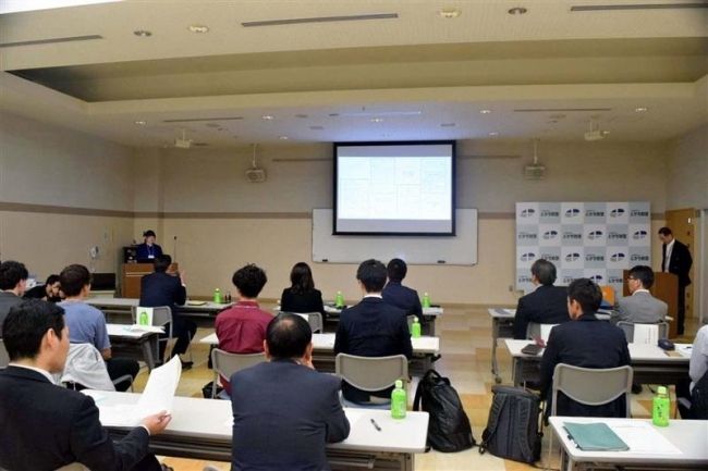 【写真】起業家育成奨学金の対象学生がプレゼン　とかち財団