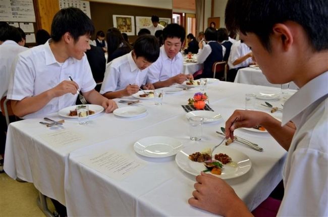 中学生にフレンチのフルコース　足寄