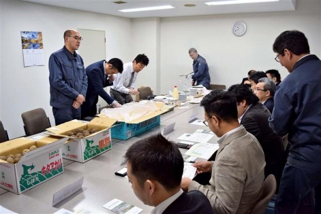 【写真】ドン・キホーテ担当者が物産協会員と商談