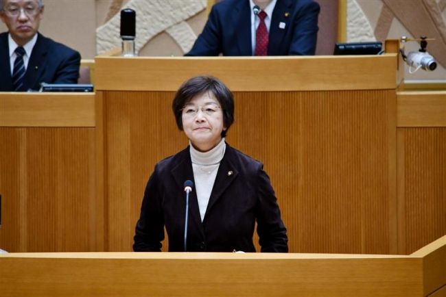 【写真】定時退勤日未設定　市内小・中は２校　市議会一般質問
