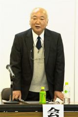 あいさつする齊藤会長