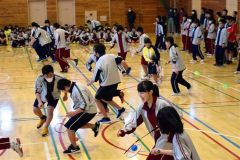 学年の垣根超え交流　音更中で全校レク 4