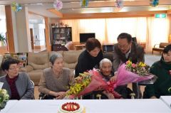 千葉タリさんの１１２歳祝う　陸別　 2