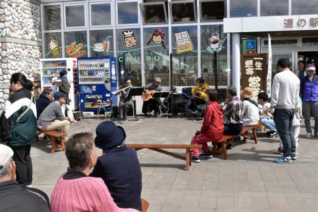 忠類の味覚やバンド演奏楽しむ　道の駅ＧＷ企画