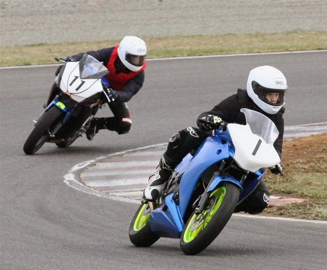 【写真】桑原駆ら中学生ロードライダー2人特訓、レジェンド武石さん指導
