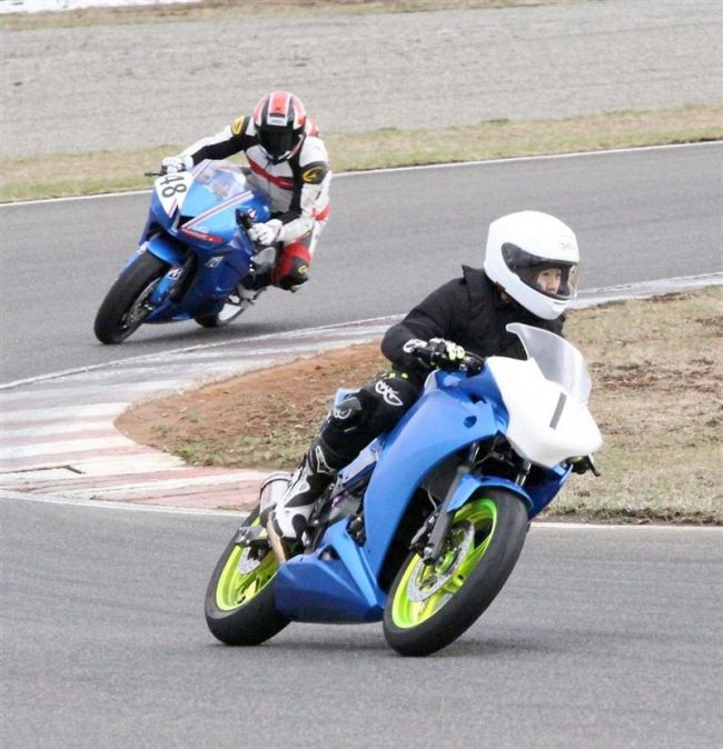 【写真】桑原駆ら中学生ロードライダー2人特訓、レジェンド武石さん指導