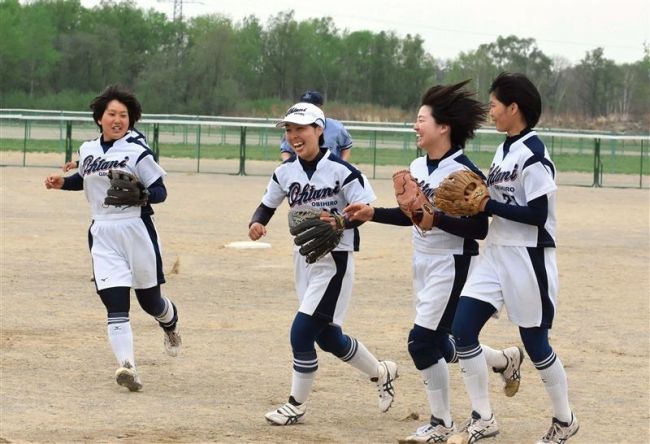 【写真】帯大谷優勝 帯南商に雪辱 春季高校女子ソフトボール大会