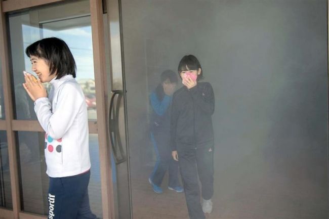 【写真】忠類中で避難訓練　幕別