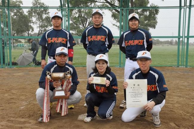 【写真】Ｋ―ＰＬＵＣＫコールドで４連覇　勝毎杯朝ソフトボール大会