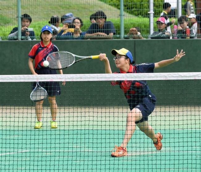 個人女子は石村・森田組、男子は竹市・秋本組Ｖ全十勝中体連ソフトテニス