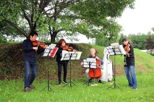 【写真】東京フィルメンバーが御影中で演奏　清水