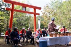 神事などが行われた砂金神社の例祭