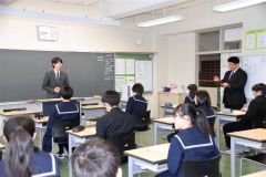 話し言葉の選び方などについて学んだ出前講座