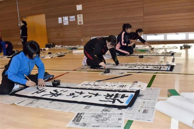 【写真】書き初めで思い新たに　忠類中