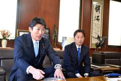 岩本剛人参院議員が来社 3