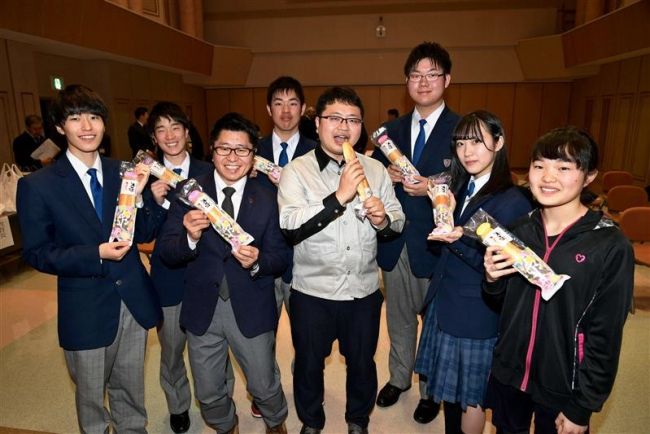 【写真】大樹ロケットパン完成 満寿屋商店と大樹高生が共同開発