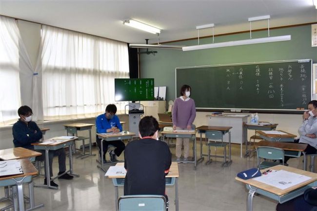 【写真】休校中に教諭が「道徳」の校内研修　幕別忠類中