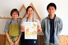 来店を呼び掛ける（左から）母の篠原理恵さん、橋本千里さん、佳裕さん