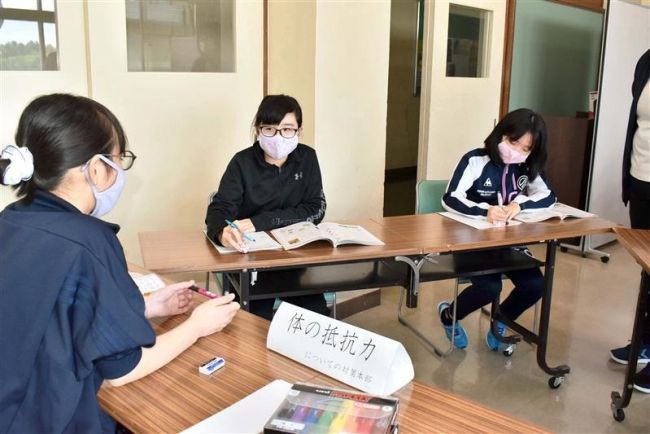 【写真】授業で感染症対策を考える　幕別忠類中