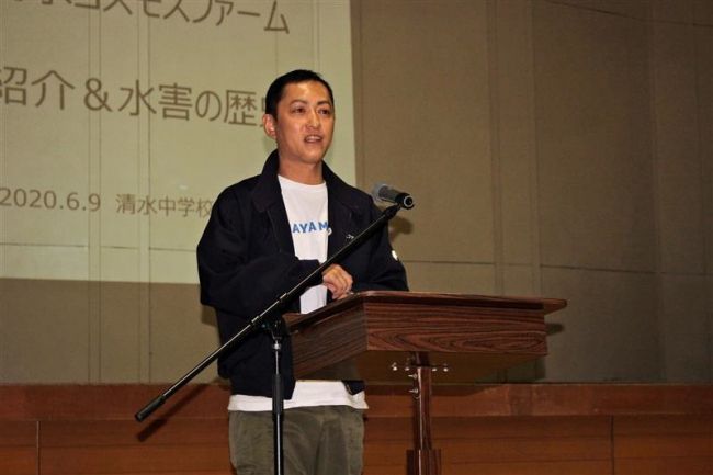 【写真】台風被災者の体験聞き防災を考える　清水中学校で授業