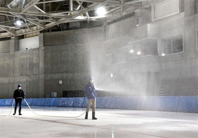 【写真】明治オーバルで散水作業始まる　２６日に今季オープン