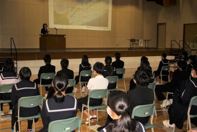【写真】北方領土の歴史学ぶ　清水中生徒