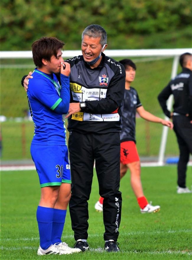 【写真】スカイアースと新得FC共に鮮やか逆転、道リーグサッカー幕別で勝利