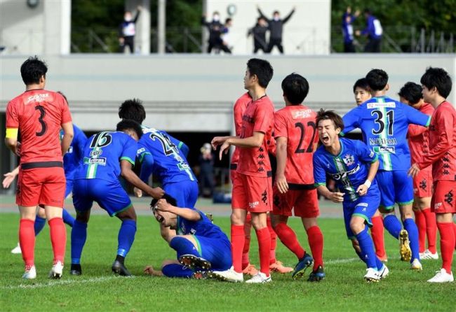 【写真】スカイアースと新得FC共に鮮やか逆転、道リーグサッカー幕別で勝利