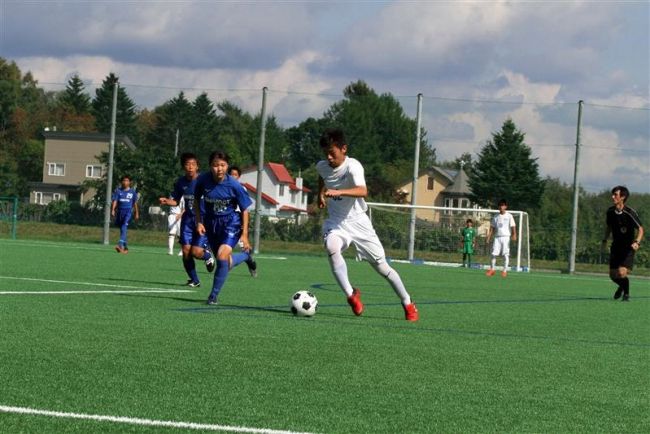 【写真】下音更２連覇、帯南町に３―０　全十勝中体連秋季サッカー