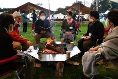 起業家とアーティスト「異彩の触発」　たき火囲み「ドリームマップ会議」 4