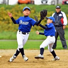 明和ブルーサンダースＶ、４年生以下は柏が制す　帯広少年野球連盟会長杯 7