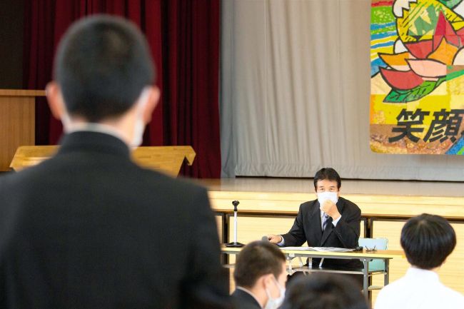 【写真】町長からまちづくり学ぶ　広尾中学校生
