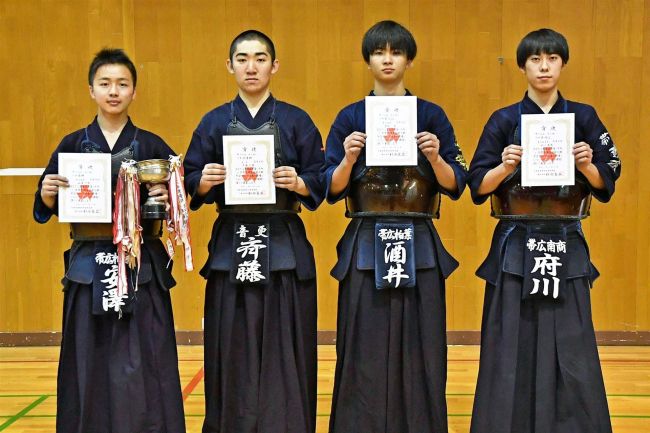 【写真】帯柏葉が8年ぶりV 個人は安澤(男子)宮部(女子) 十勝高校新人剣道
