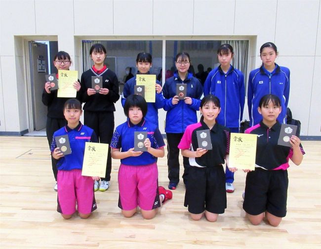 【写真】１年生の竹市・松田組Ｖ　女子は吉田・松永組　全十勝中学室内ソフトテニス