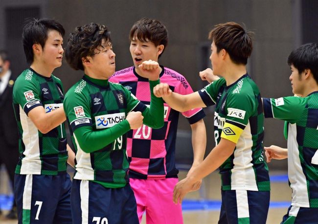 【写真】Fリーグエスポラーダ競り合うも敗戦 三浦1G帯北高出4選手躍動 Fリーグ