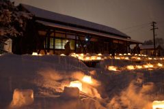 アイスキャンドルが駅舎照らす　士幌