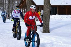 バイク走行する参加者