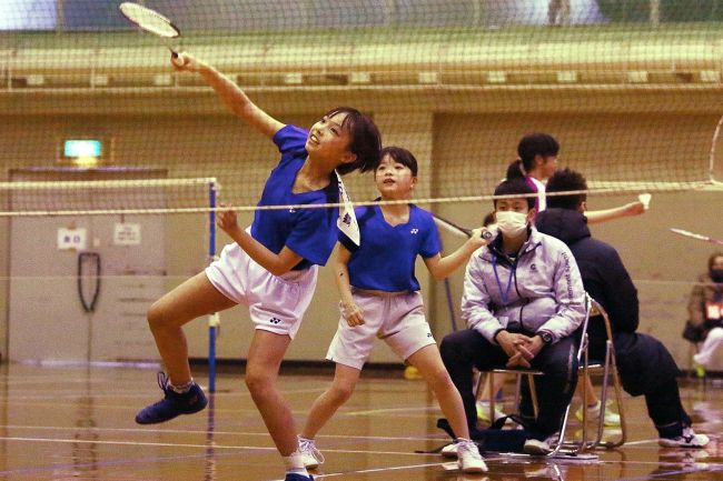 熊谷・三浦組４年連続Ｖ、男子は杉森・池田組頂点　全十勝小学生バド複大会