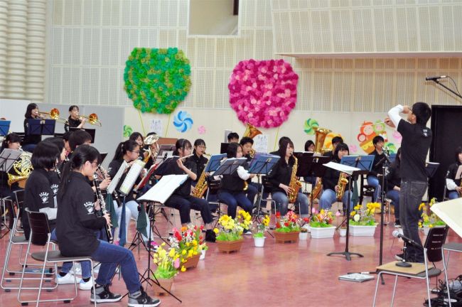 【写真】中学・高校の吹奏楽部のジョイントコンサート　上士幌