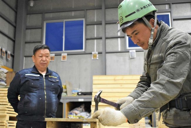 和田工務店技能実習生グエンさんが型枠２級に合格　管内で初めて