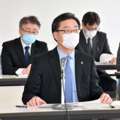 教育委員らと意見を交わす米沢市長