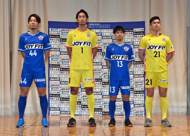 【写真】スカイアース新体制発表、長野新監督JFL昇格と優勝「アクションフットボール」を