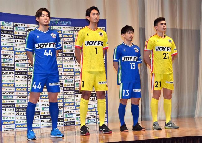 【写真】スカイアース新体制発表、長野新監督JFL昇格と優勝「アクションフットボール」を