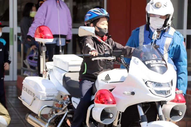 【写真】忠類小で交通安全教室　幕別