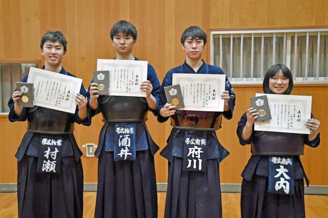 【写真】帯柏葉4部門、帯南商2部門制覇 十勝高校春季剣道大会